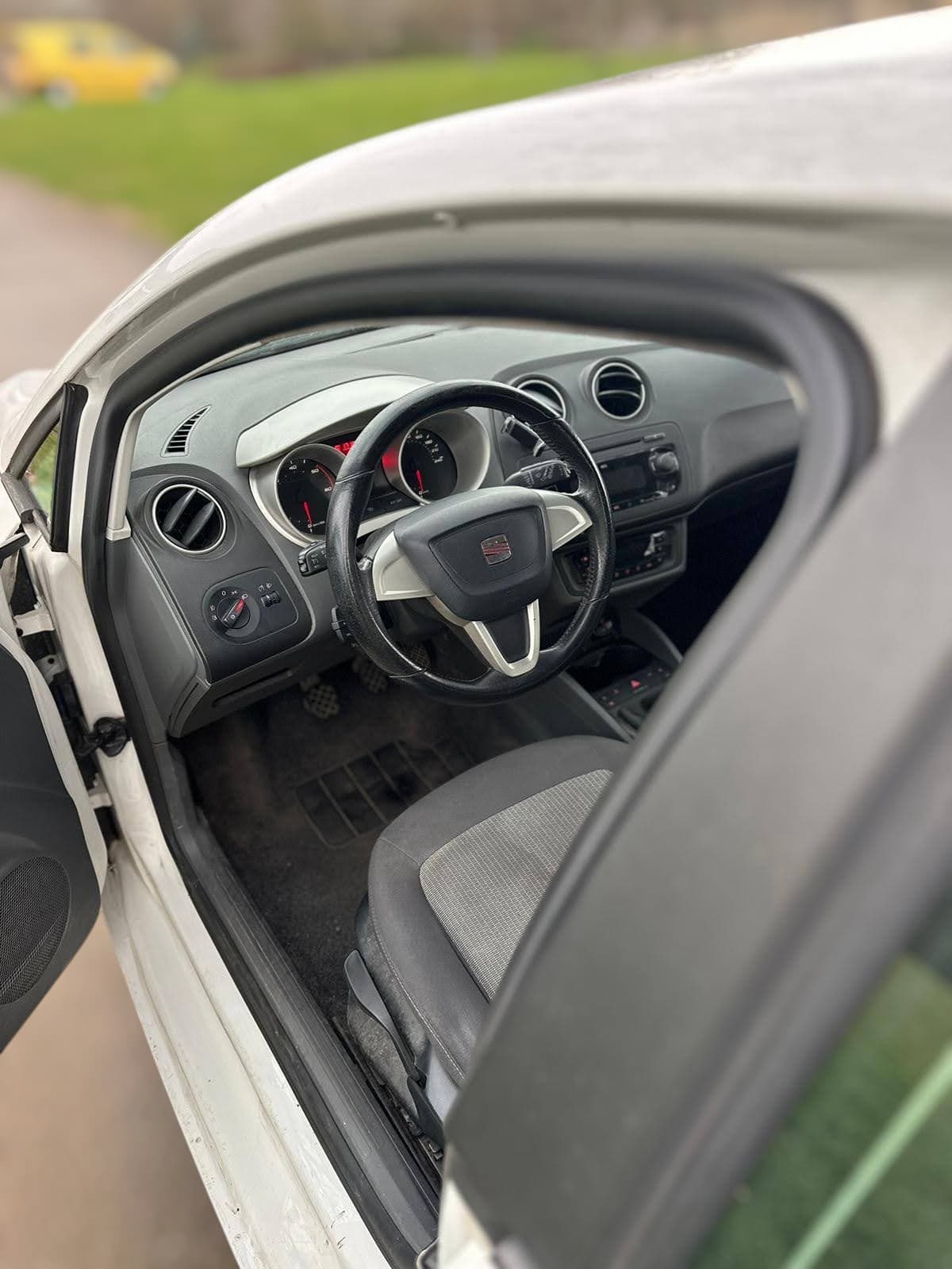 Seat Ibiza 1.6 TDI Style 2010 Diesel - photo intérieur