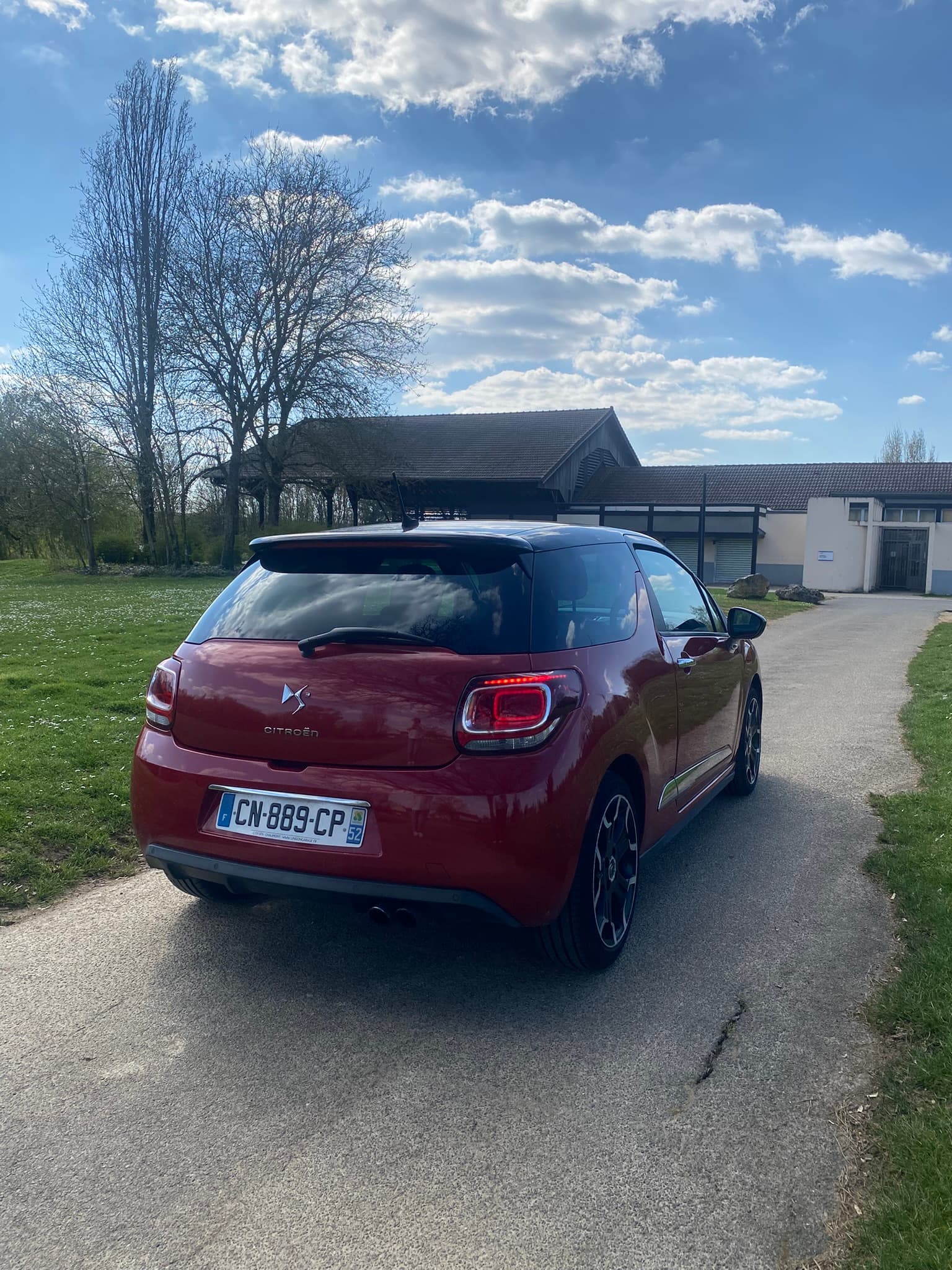 Citroen DS3 1.6THP Ultra Prestige 2012 Essence - volant