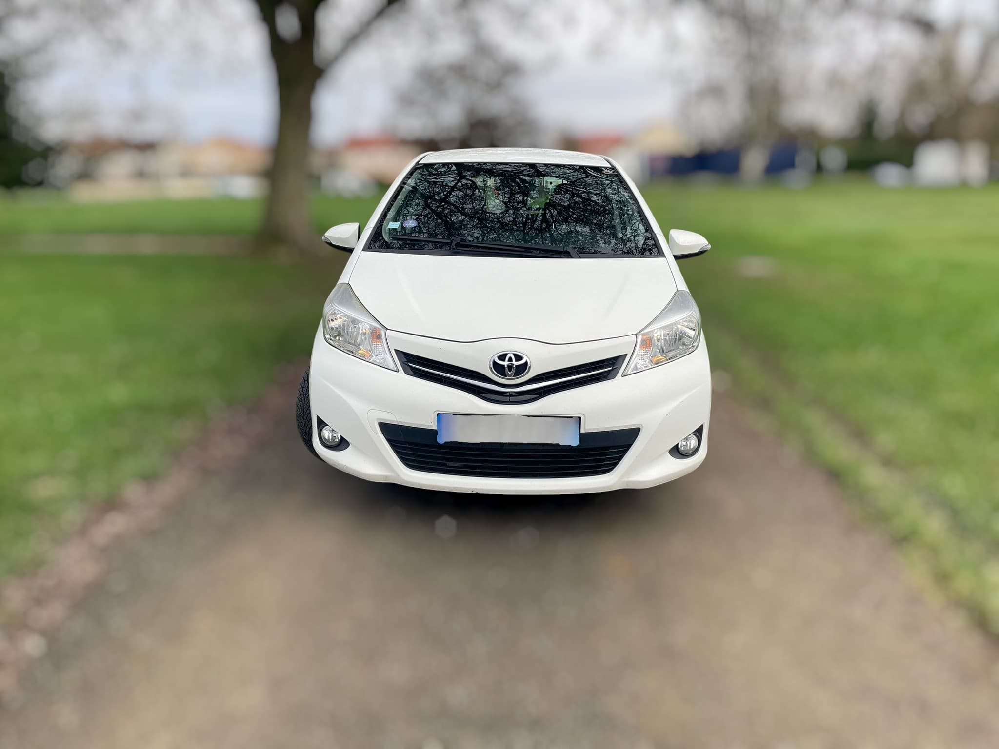 Toyota Yaris 1.0 VVT-I 2012 Essence - photo profil