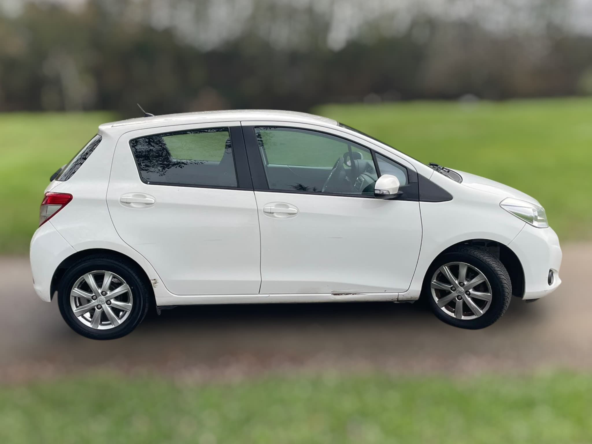 Toyota Yaris 1.0 VVT-I 2012 Essence - coffre